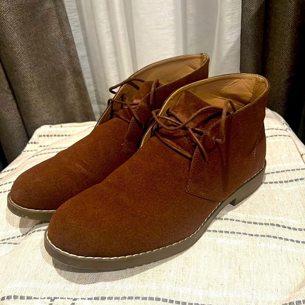 Men’s suede chukka boots